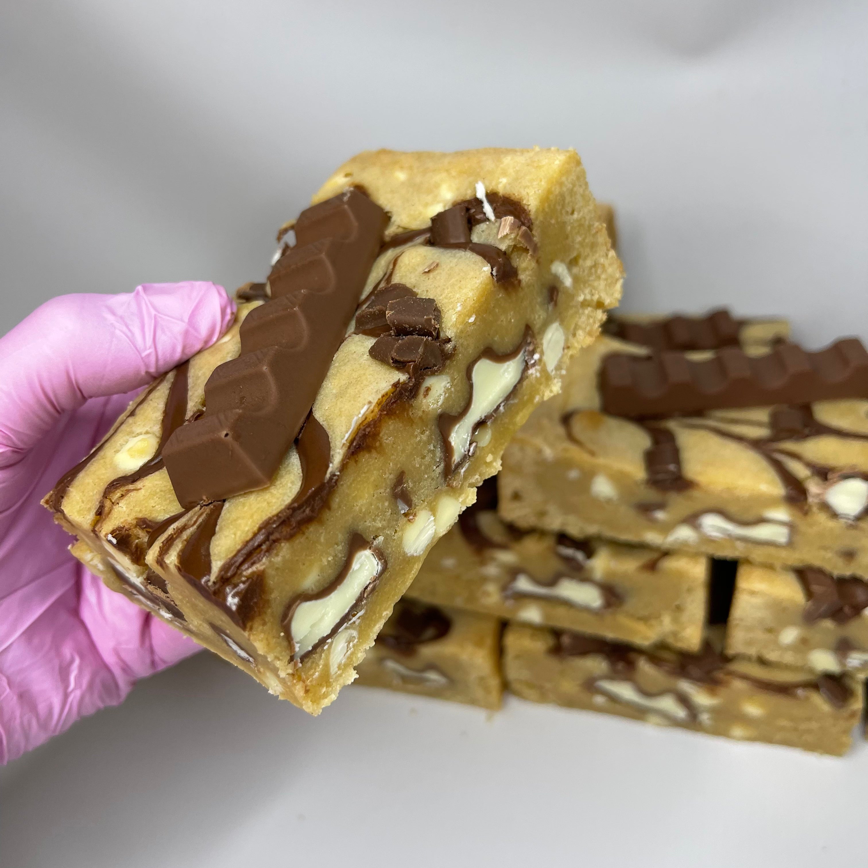 KINDER & NUTELLA BLONDIE